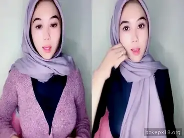 Tiktoker Imut Cantik Pamer Body Montok Live